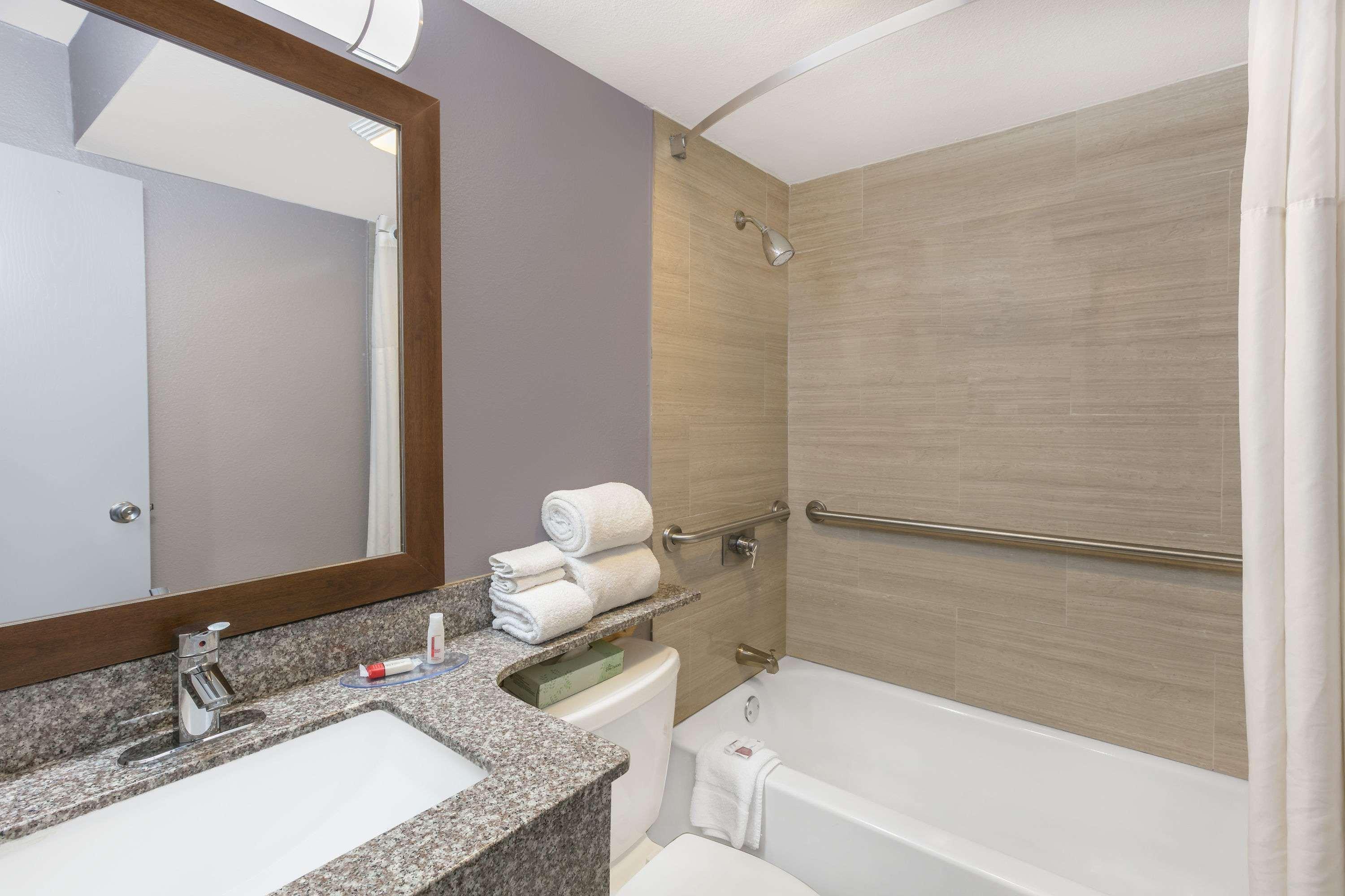 Quality Inn - Дентън Екстериор снимка